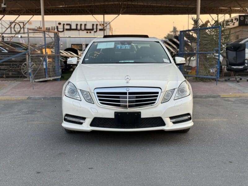 2012 Mercedes-Benz E550 4.6-liter V8 Engine White Black Sedan