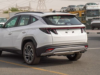2025 Hyundai Tucson 4 Cylinders Engine Petrol White Beige SUV