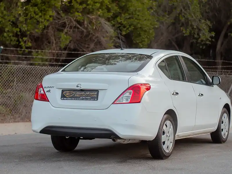 2023 Nissan Sunny SV GCC Specs 4 Cylinder Engine White Beige Sedan
