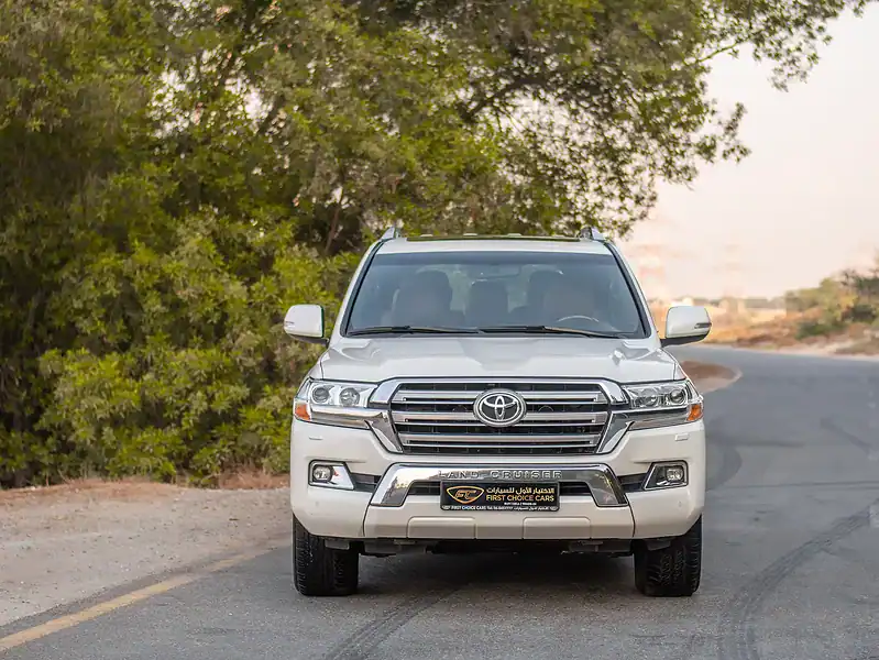 2016 Toyota Land Cruiser GXR 5.7L 8 Cylinders Engine White Brown SUV
