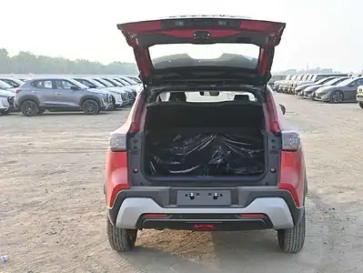 2025 Nissan Magnite SL TURBO CVT 4 Cylinders Engine Red Black SUV