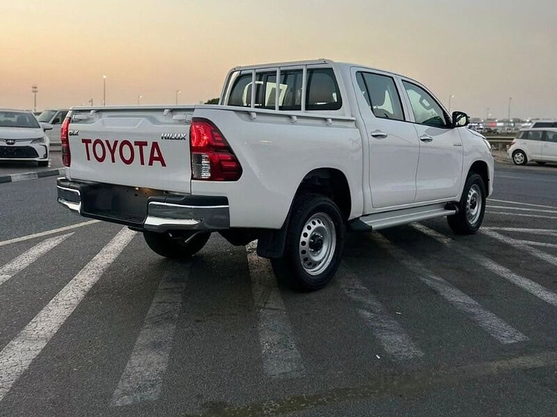 2025 Toyota Hilux DLX BASIC 2.7 4 Cylinder Engine PETROL White Red