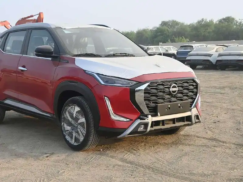 2025 Nissan Magnite SL TURBO CVT 4 Cylinders Engine Red Black SUV