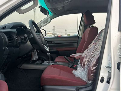 2025 Toyota Hilux DLX BASIC 2.7 4 Cylinder Engine PETROL White Red