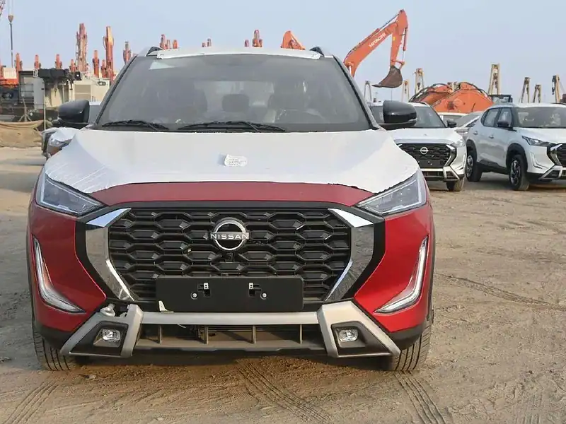2025 Nissan Magnite SL TURBO CVT 4 Cylinders Engine Red Black SUV