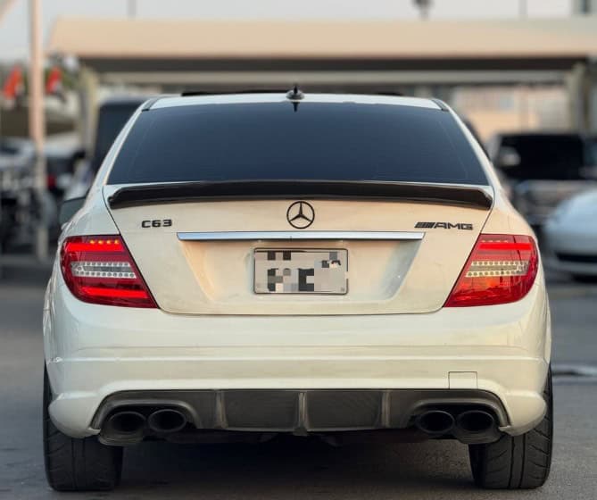 2010 Mercedes-Benz C 63 AMG 6.2L AMG V8 Gul Carbon Fiber White Black
