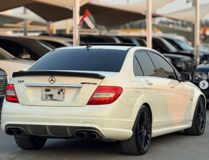 2010 Mercedes-Benz C 63 AMG 6.2L AMG V8 Gul Carbon Fiber White Black
