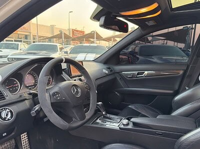 2010 Mercedes-Benz C 63 AMG 6.2L AMG V8 Gul Carbon Fiber White Black