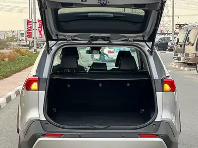 2022 Toyota Rav 4 XLE 4 Cylinders Engine Petrol Silver Black SUV Full Option