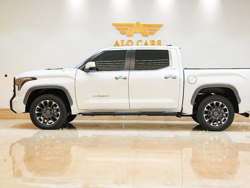 2024 Toyota Tundra HYBRID LIMITED i-FORCE MAX twin-turbo V6 Engine White Grey