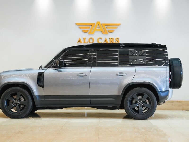 2022 Land Rover Defender HSE 3.0L turbocharged V6 Grey Tan SUV