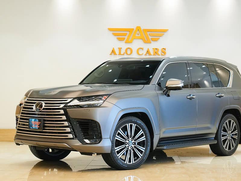 2023 Lexus Lx 600 Signature 3.5L twin-turbo V6 Engine Grey Red SUV