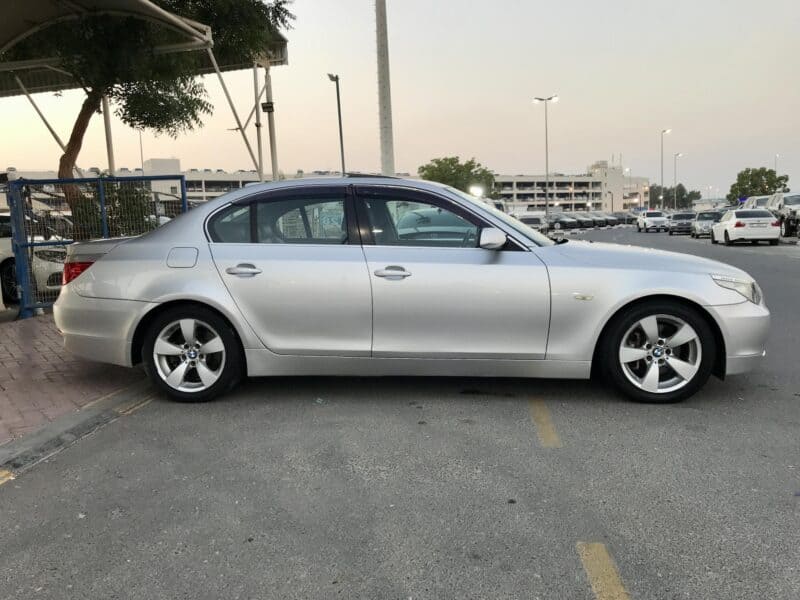 2005 BMW 530i 3.0 litres Inline 6-cylinder Engine Silver Black Sedan