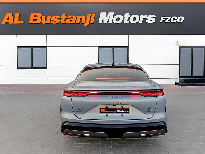 2025 BYD HAN Flagship Edition Electric 650+ KM Silver White Sedan