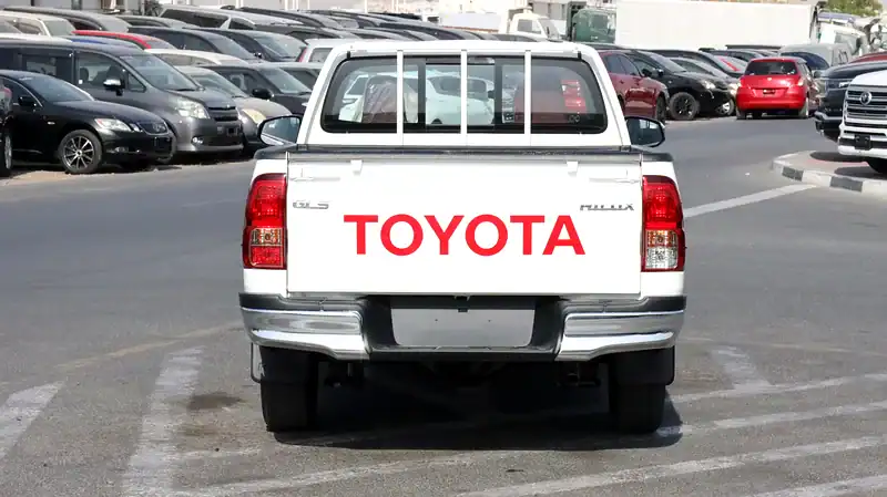 2025 Toyota Hilux SR RWD 2.7 L 4 Cylinders Engine White Red Pick Up Truck