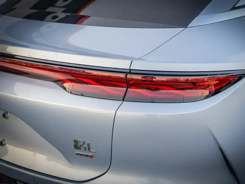 2025 BYD HAN Flagship Edition Electric 650+ KM Silver White Sedan
