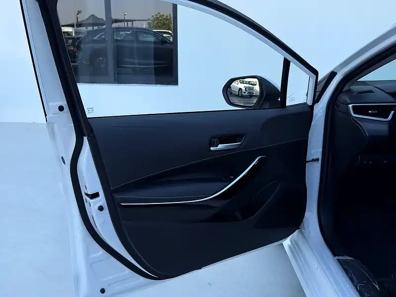 2025 Toyota Corolla SE 1.8L Elite Edition Hybrid 4 Cylinders White Black Sedan