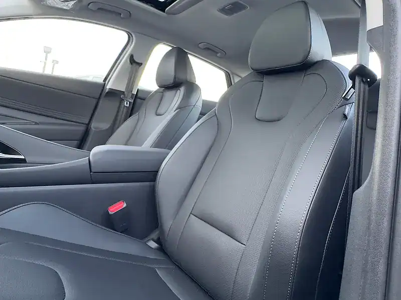 2025 Hyundai Elantra Other 1.5 litres 4 Cylinder Engine White Grey Sedan AT