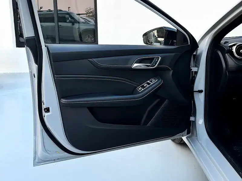 2025 MG MG6 Black Edition 4 Cylinders Engine Grey Black Sedan FWD