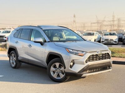 2024 TOYOTA RAV 4 XLE AWD 2.5 litre V4 Cylinder Engine Silver Black SUV