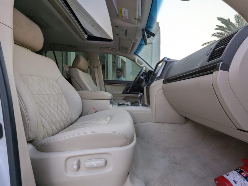 2019 TOYOTA LAND CRUISER GXR GRAND TOURING 4.6L V8 White Beige SUV Full Option