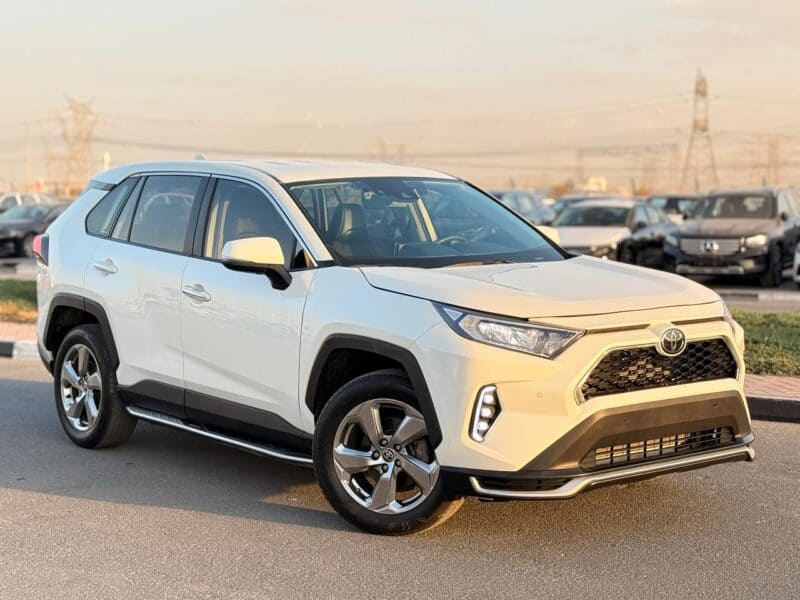 2021 TOYOTA RAV 4 2.0 L V4 Engine White Black SUV Full Option