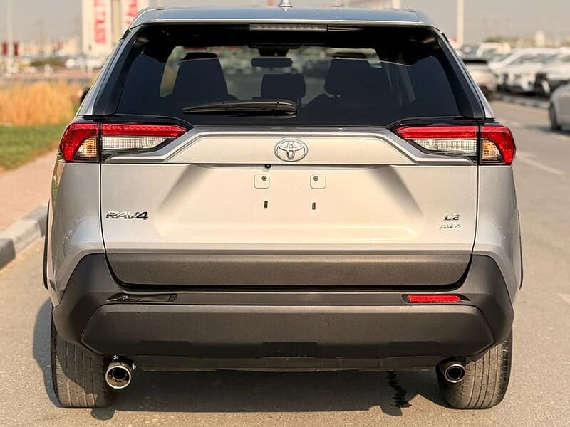 2024 TOYOTA RAV 4 LE AWD 2.5 litres V4 Cylinder Engine Silver Black SUV