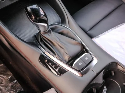 2025 MG 5 MG 5 1.5L 4 Cylinders 180 DVVT Full Option White Black Sedan