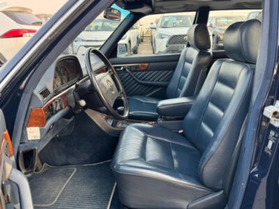1991 Mercedes-Benz 560SEL 5.6 Liters V8 Engine Black Sedan RWD Clean Title