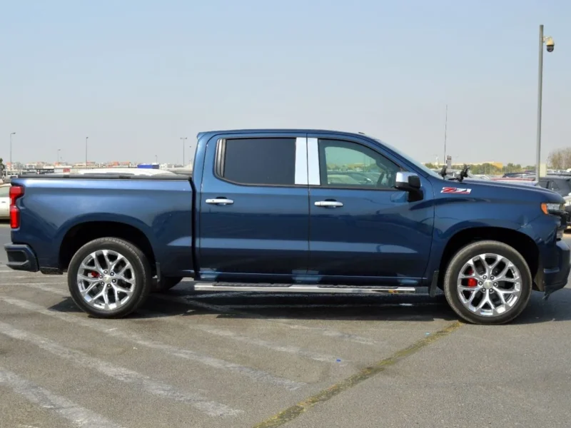 2020 Chevrolet Silverado 5.3 Liters 8 Cylinders Engine Blue Grey Pick Up Truck
