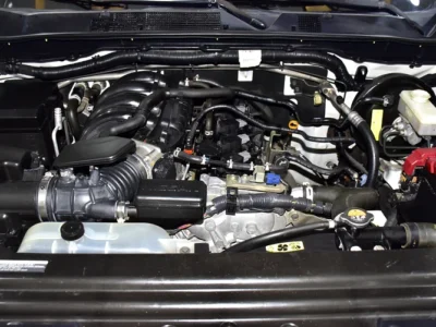 2019 Nissan Navara SE 4 Cylinders Engine White Red Pick Up Truck GCC Specs