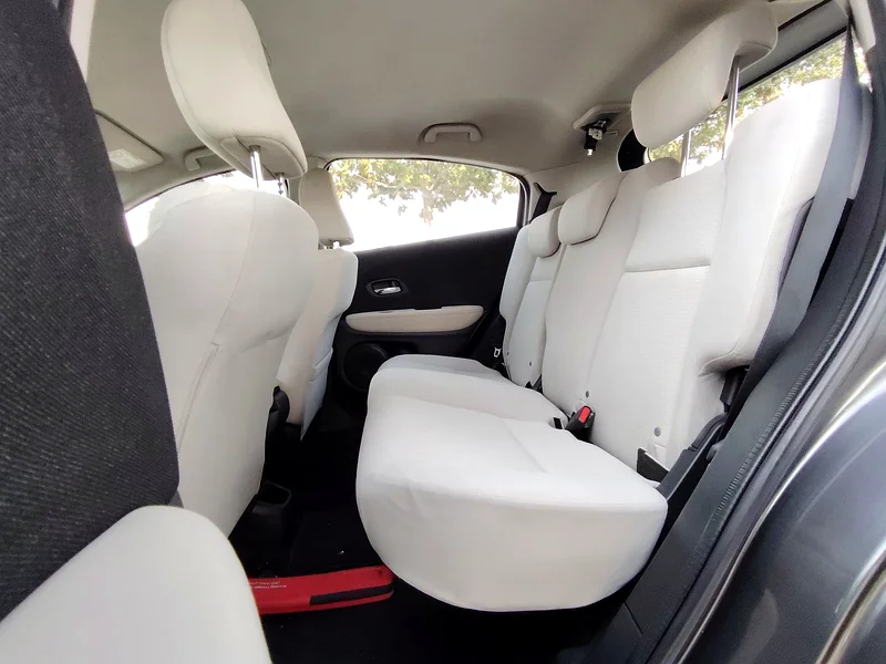 2020 Honda HR-V LX 4 Cylinders Engine Grey White SUV GCC Specs