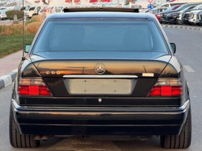 1995 Mercedes-Benz E500 5.0 liters V8 Cylinder Engine Black Sedan RWD