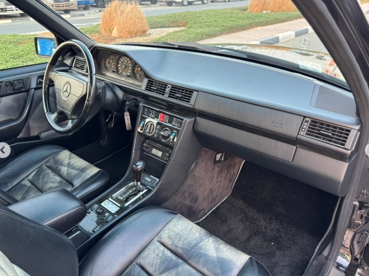 1995 Mercedes-Benz E500 5.0 liters V8 Cylinder Engine Black Sedan RWD