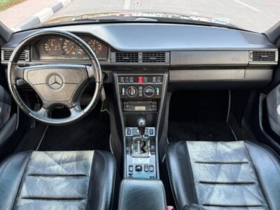 1995 Mercedes-Benz E500 5.0 liters V8 Cylinder Engine Black Sedan RWD