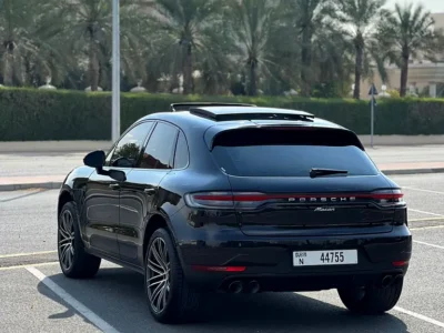 2020 Porsche Macan Standard 4 Cylinders Engine Black Red SUV GCC Specs