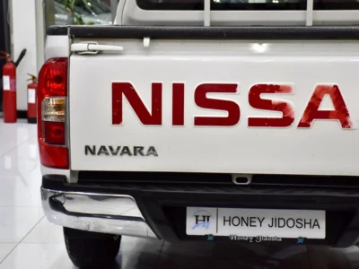2019 Nissan Navara SE 4 Cylinders Engine White Red Pick Up Truck GCC Specs