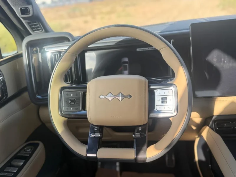 2025 BYD Leopard 5 NAVIGATOR DOUBLE DIFFLOCK 1.5L PLUG-IN HYBRID Black Beige