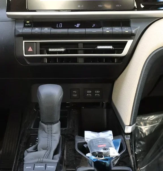 2025 Toyota Camry LE 4 Cylinders Engine Black Beige Sedan GCC Specs