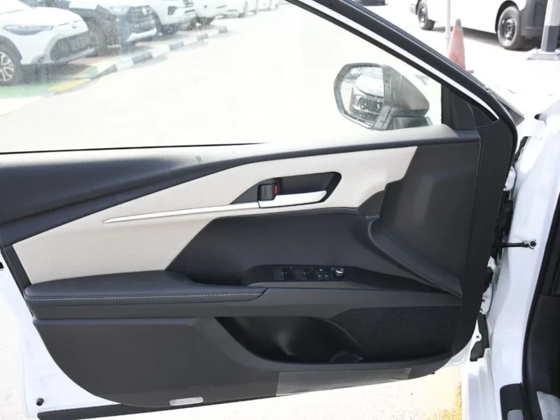 2025 Toyota Camry 2.5L 4 Cylinders Engine LE HEV White Beige Sedan FWD