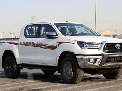 2025 Toyota Hilux SR5 4 Cylinders Engine White Red Pick Up GCC Specs