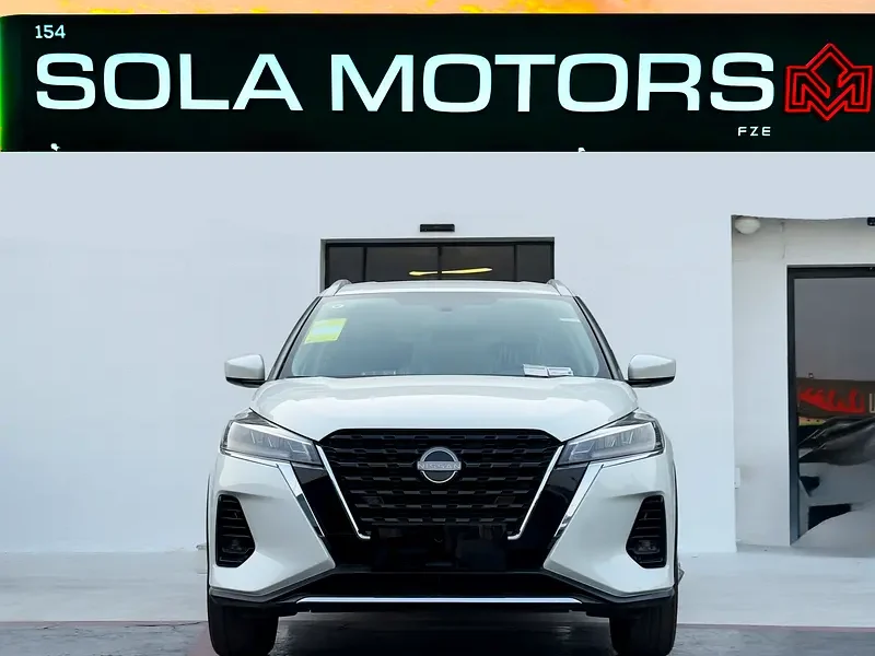 2025 Nissan Kicks Other 1.5L Liters 4 Cylinders Engine White Black Hatchback