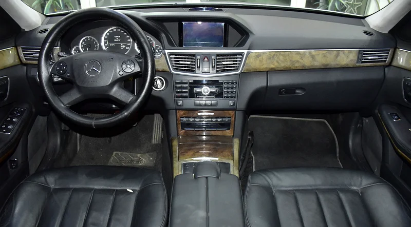 2010 Mercedes-Benz E-Class E 300 6 Cylinders Engine Silver Black Sedan
