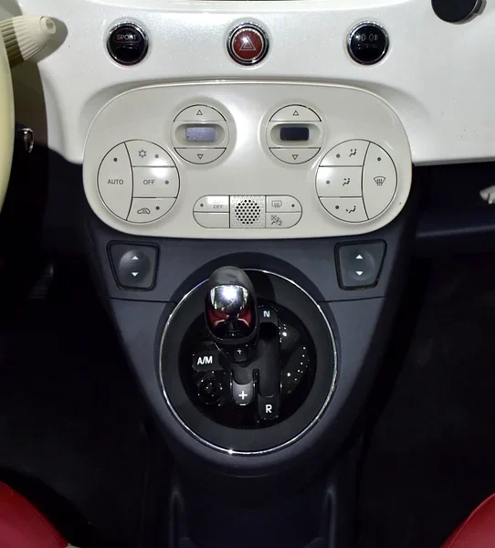 2015 Fiat 500 Lounge 4 Cylinders Engine White Red Hatchback GCC Specs