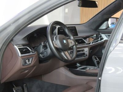 2022 BMW 750Li XDrive 4.4L Twin-Turbo V8 Engine GCC Specs Grey Brown SUV
