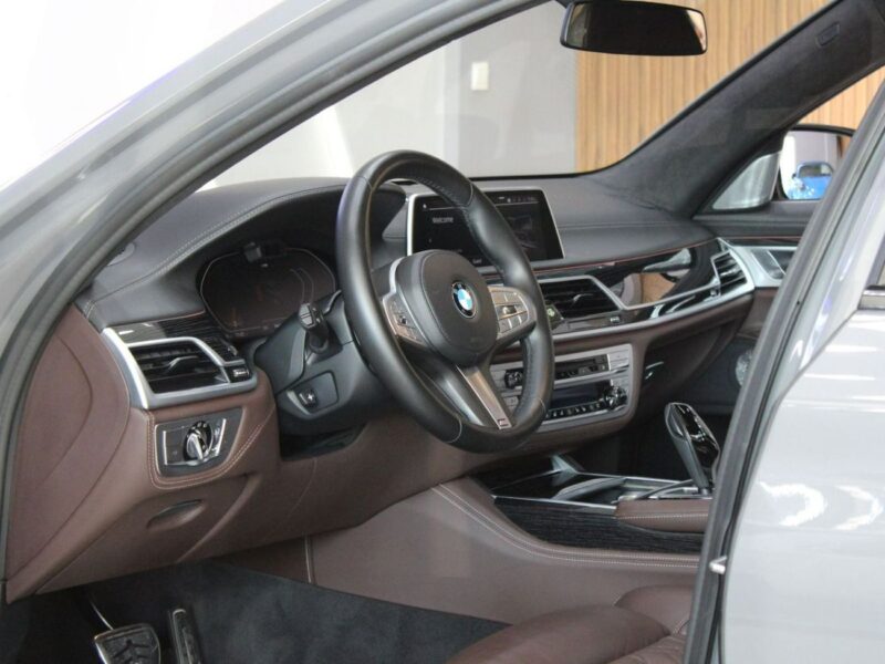 2022 BMW 750Li XDrive 4.4L Twin-Turbo V8 Engine GCC Specs Grey Brown SUV