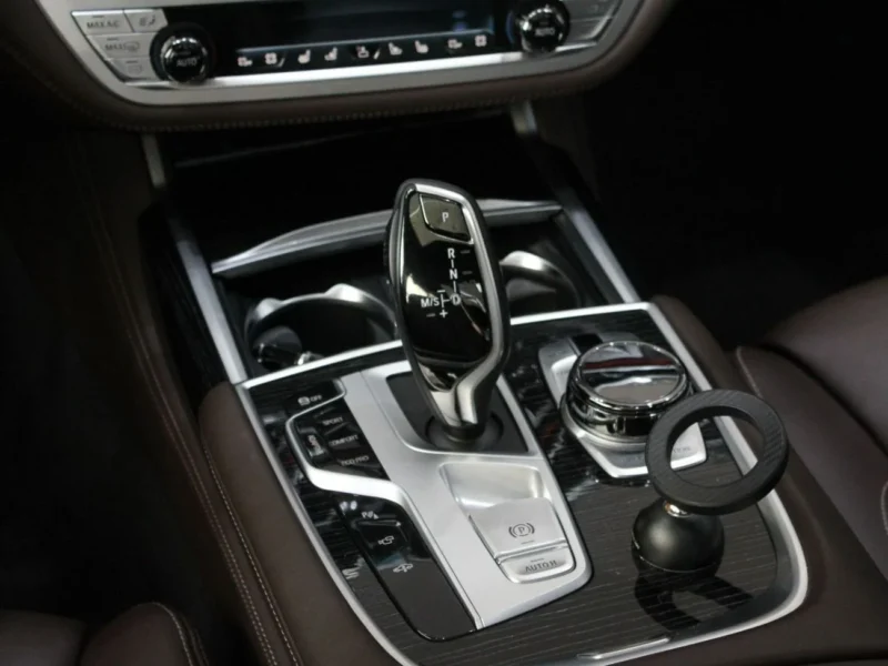 2022 BMW 750Li XDrive 4.4L Twin-Turbo V8 Engine GCC Specs Grey Brown SUV