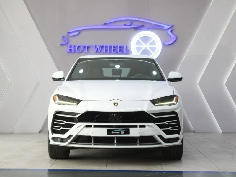 2021 Lamborghini Urus 4.0 Liter Twin-Turbocharged V8 Engine White Red SUV