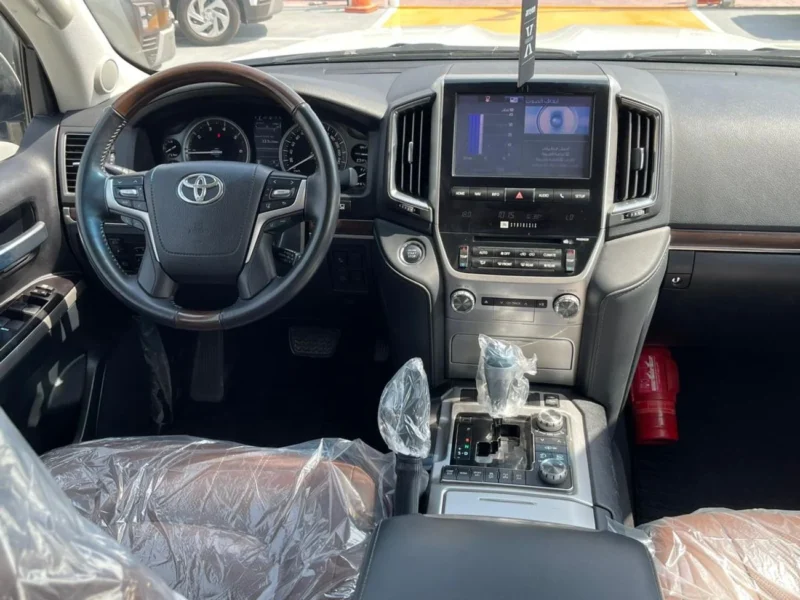 2021 Toyota Land Cruiser VXS Grand Touring V8 Cylinders Engine 5.7L White Brown SUV