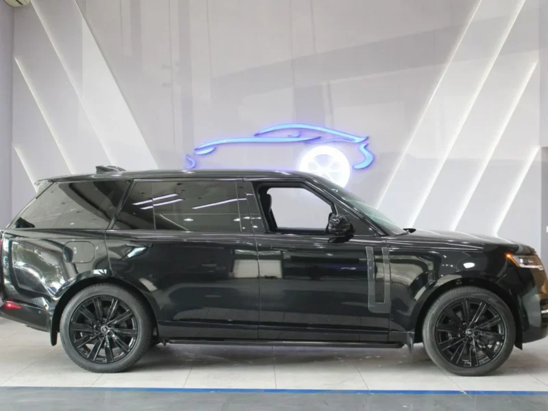2025 Land Rover Range Rover Vogue SE 4.4L LiterTwin-Turbo V8 Engine Black SUV